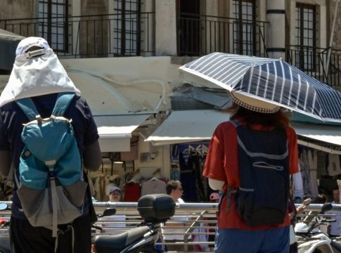 Καιρός: Άνεμοι έως 8 μποφόρ και 37αρια την Πέμπτη – Πότε κορυφώνεται το κύμα ζέστης
