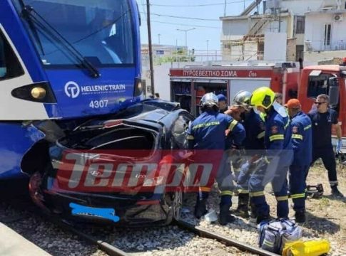 Πάτρα: Σύγκρουση συρμού του Προαστιακού με ΙΧ – Εγκλωβίστηκε ο οδηγός του οχήματος