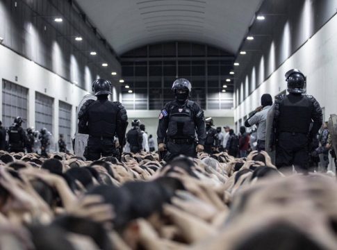 «Wellcome to Hell» – Μαρτυρίες από τη φυλακή-κολαστήριο μεταναστών στο Ελ Σαλβαδόρ