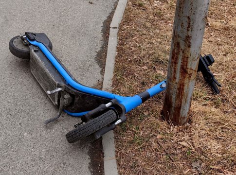 Με εγκεφαλική αιμορραγία 17χρονη έπειτα από ατύχημα με πατίνι