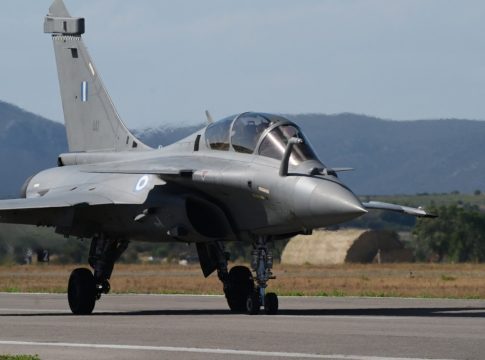 Τανάγρα: Πολεμικά αεροσκάφη φωτογράφιζαν τα άτομα που συνελήφθησαν – Οδηγούνται στον εισαγγελέα