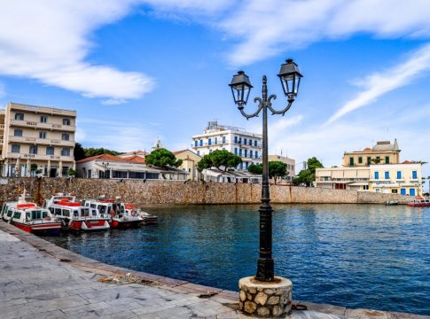 Ζήσε τον μύθο σου στην παράγκα – Οι άθλιες συνθήκες διαμονής των εργαζόμενων στην τουριστική σεζόν