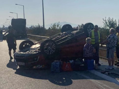 Θεσσαλονίκη: Ρυμουλκούμενο νταλίκας αποκολλήθηκε και έπεσε σε αυτοκίνητο στα Μάλγαρα