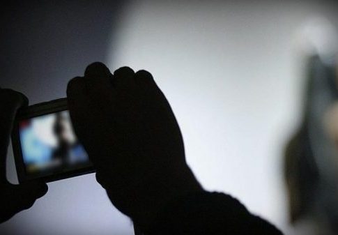 Ρόδος: 15χρονη έδωσε 2.000 ευρώ σε 14χρονο για να βιντεοσκοπήσει σεξ με 13χρονη