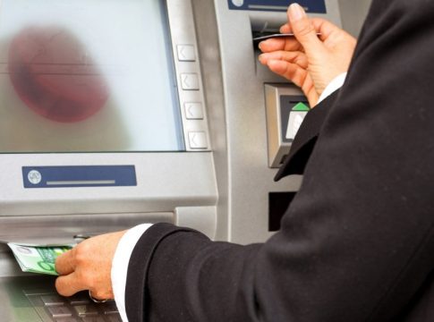 Τράπεζες: Όλες οι αλλαγές στις χρεώσεις στα ΑΤΜ – Δείτε αναλυτικά