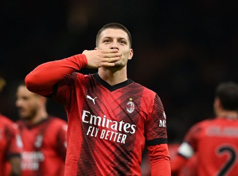 Εξετάζει την περίπτωση του Λούκα Γιόβιτς για την επίθεση η ΑΕΚ (vids)
