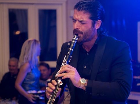 Άλλος άνθρωπος: Έτσι είναι σήμερα ο Άρης Μουγκοπέτρος, λίγο καιρό μετά το ατύχημα που του «στοίχισε» 2 δάχτυλα