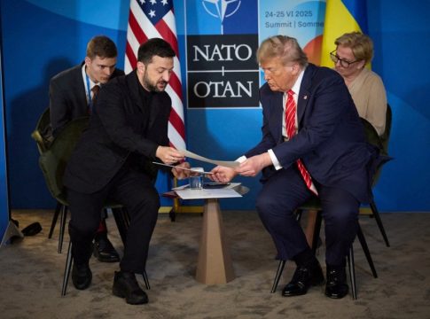 Τραμπ: Μίλησε με τον Ζελένσκι πριν από τη λήξη του τελεσίγραφου στον Πούτιν – Ο Γουίτκοφ στη Μόσχα