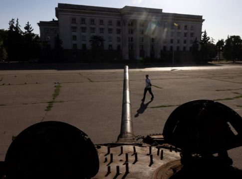 Αυτό που μοιάζει αναπόφευκτο για το μέλλον του πολέμου στην Ουκρανία μετά τη συνάντηση Πούτιν – Τραμπ