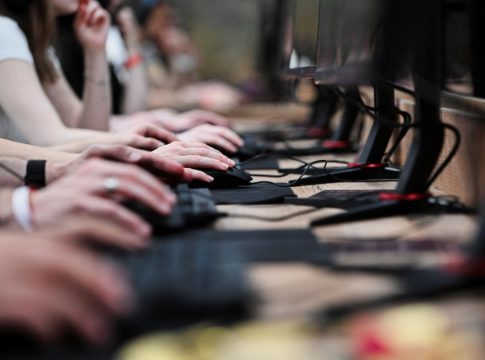 Ευρώπη: Κίνδυνος για χιλιάδες εργαζόμενους – Ποιους απειλεί ο καλπάζων ψηφιακός μετασχηματισμός