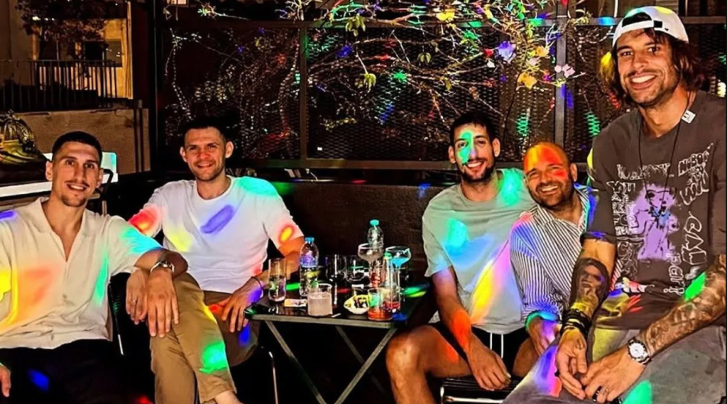 «Ερυθρόλευκο» παρεάκι: Λαρεντζάκης, Παπανικολάου και Πρίντεζης σε στιγμές χαλάρωσης