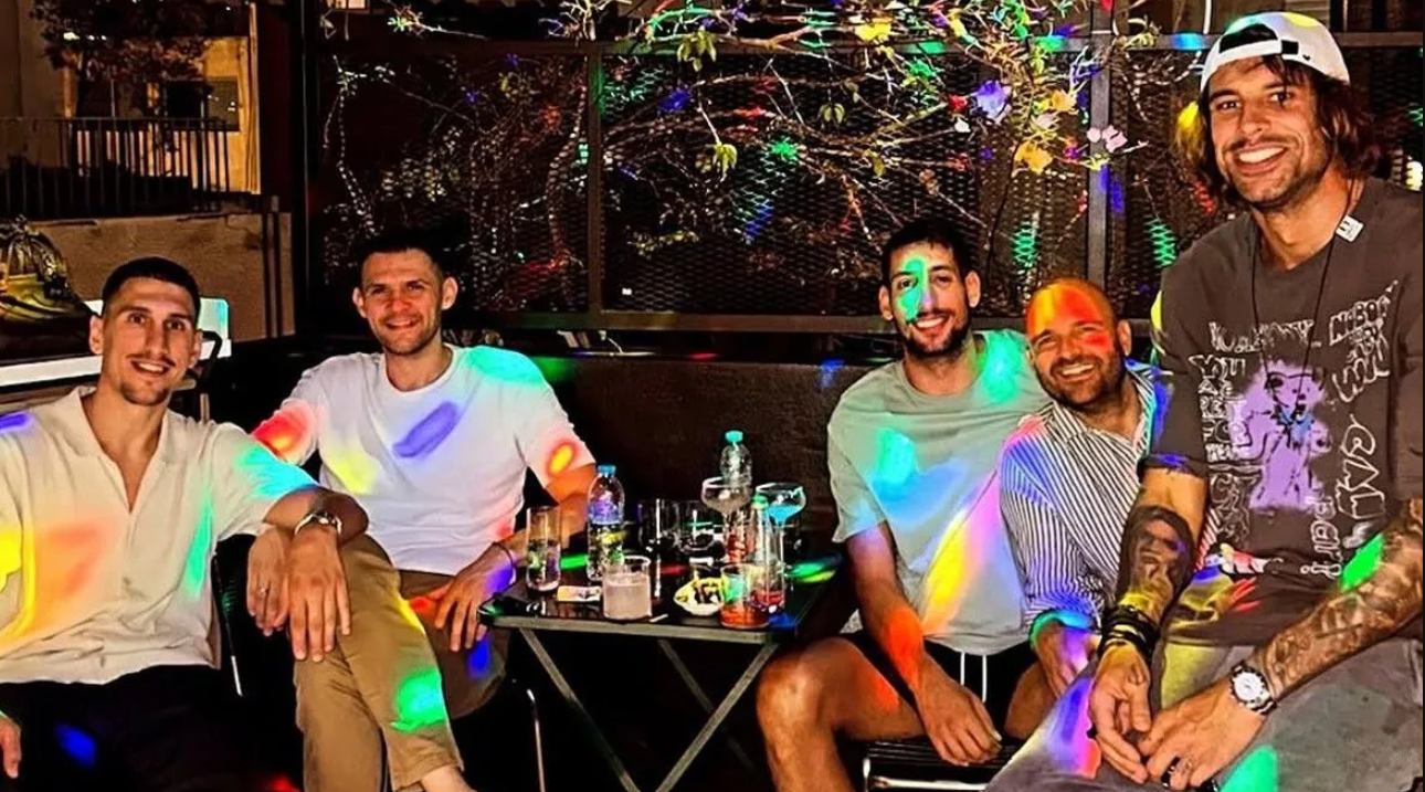 «Ερυθρόλευκο» παρεάκι: Λαρεντζάκης, Παπανικολάου και Πρίντεζης σε στιγμές χαλάρωσης
