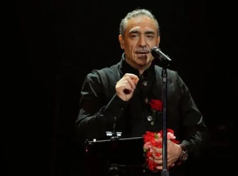 Νότης Σφακιανάκης: Σπάνια δημόσια εμφάνιση στη Βάρκιζα