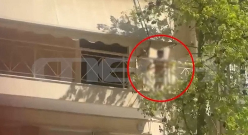 Απομακρύνεται από τη μητέρα του ο 5χρονος που βρέθηκε στο μπαλκόνι