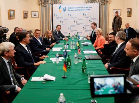 ΚΚΕ για τις συνομιλίες για την Ουκρανία: Αποκρουστικό σόου που στήνουν τα γεράκια του πολέμου