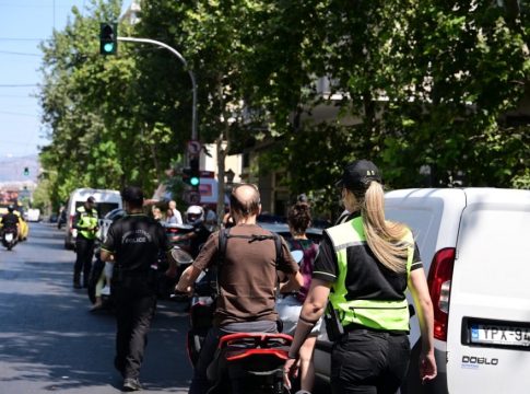 Συνεχίζουν να οδηγούν χωρίς κράνος οι Έλληνες – Πάνω από 2.700 κλήσεις σε μια εβδομάδα