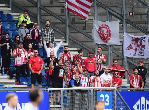 Δίπλα στην ομάδα και πάλι ο κόσμος του Ολυμπιακού (pics)