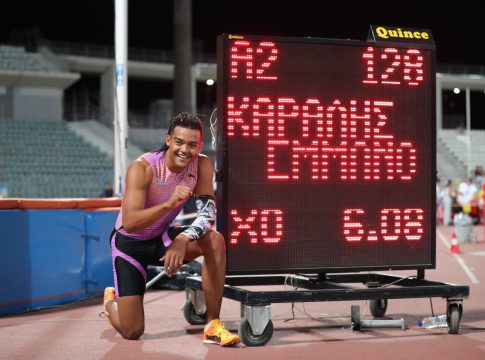 Η αναμνηστική φωτογραφία του Καραλή δίπλα στο ρεκόρ (vid)