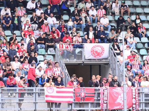 Δίπλα στην ομάδα και στο φιλικό με την Ντεν Χάαγκ ο κόσμος του Ολυμπιακού (pic)