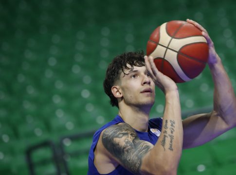Μπαζίνας: «Όταν ενημερώθηκα από τον Νίκο Ζήση ότι ήμουν στις κλήσεις της Εθνικής Ανδρών…έμεινα»