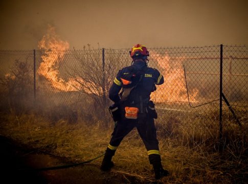 Φωτιά: Κόκκινος συναγερμός για πυρκαγιές σε Αττική, Βοιωτία και Εύβοια – Στο πορτοκαλί 10 περιφέρειες
