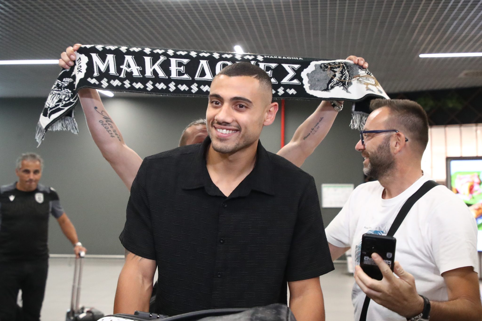 Έφτασε στην Θεσσαλονίκη για τον ΠΑΟΚ ο Γιακουμάκης (pics)