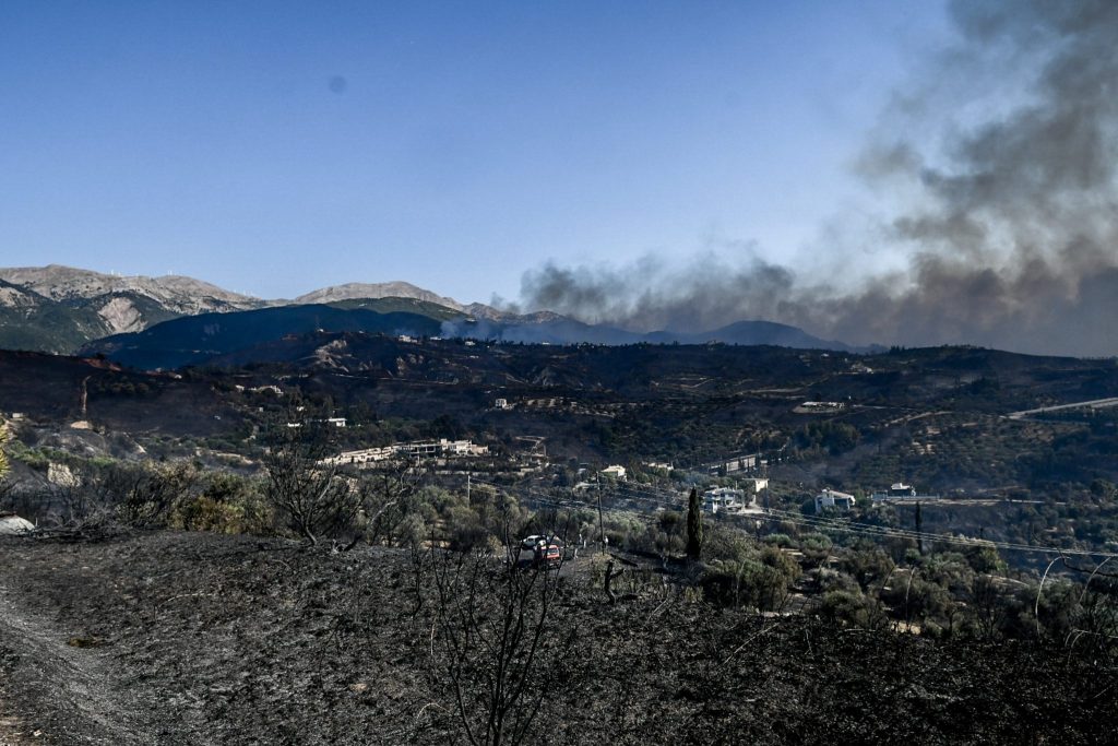 Φωτιές: Ποιες περιοχές δεν έχουν ρεύμα εξαιτίας των πυρκαγιών