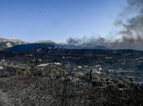 Φωτιές: Ποιες περιοχές δεν έχουν ρεύμα εξαιτίας των πυρκαγιών