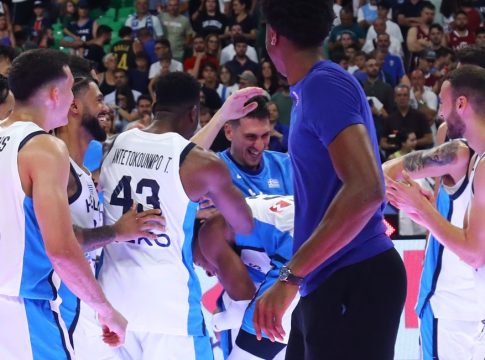 Ο Λαρεντζάκης επέστρεψε τη φάπα στον Γιάννη! (pics+vid)