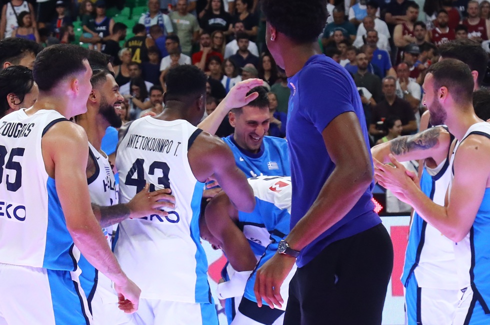 Ο Λαρεντζάκης επέστρεψε τη φάπα στον Γιάννη! (pics+vid)