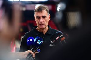Μπαρτζώκας: «Δεν θα πάρουμε παίκτη επειδή πιέζουν τα social media» – Τι είπε για τον Έβανς