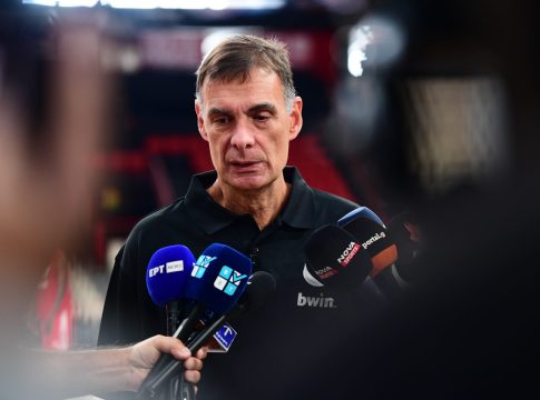 Μπαρτζώκας: «Δεν θα πάρουμε παίκτη επειδή πιέζουν τα social media» – Τι είπε για τον Έβανς