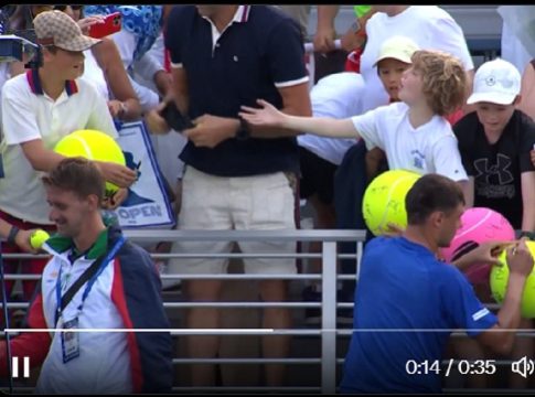 Απρέπεια στο US Open: Άνδρας άρπαξε καπέλο τενίστα μέσα από τα χέρια παιδιού! (vid)