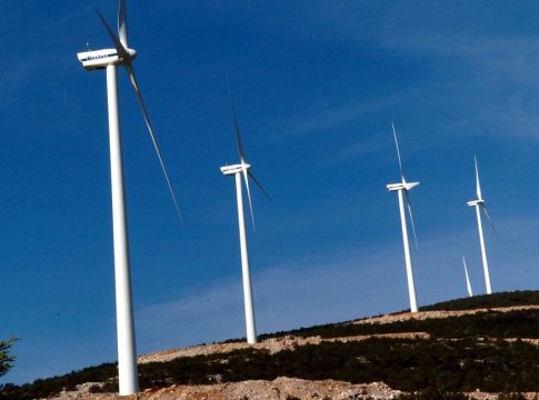 Χρηματιστήριο Eνέργειας: Τα μελτέμια… έριξαν τις τιμές στο ηλεκτρικό ρεύμα