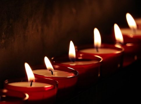 Έφυγε από τη ζωή γνωστή τραγουδίστρια