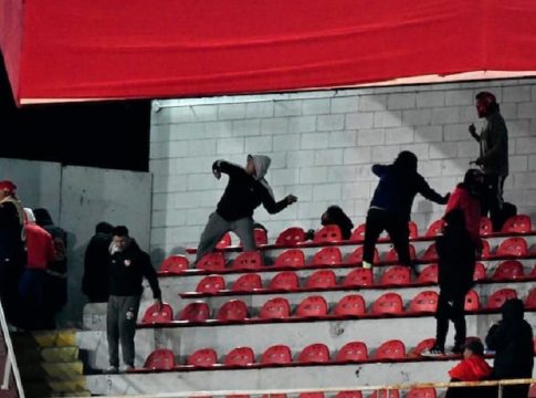 Τραγωδία στην Αργεντινή: Τρεις νεκροί από αιματηρά επεισόδια ανάμεσα σε οπαδούς στο στο Ιντεπεντιέντε – Ουνιβερσιτάντ Ντε Τσίλε (vids)