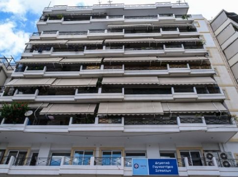 Παλαιό Φάληρο: Κηλίδες αίματος της 3χρονης εντοπίστηκαν στο διαμέρισμα στα Πατήσια