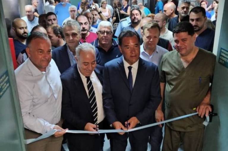 «Χαμένος στη μετάφραση» ο Γεωργιάδης – Απαράδεκτη απάντηση σε γυναίκα που διαμαρτυρήθηκε για τις ελλείψεις του ΕΣΥ