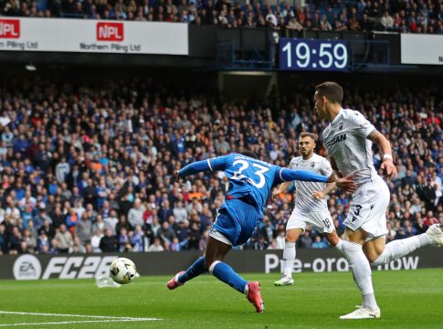 Ρέιντζερς – Βικτόρια Πλζεν 3-0: Πάρτι πρόκρισης με Ντέσερς και Γκασαμά…