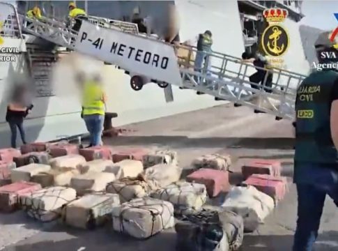 Κανάρια Νησιά: Κατασχέθηκε, με τη συνεργασία του Μαρόκου, ρυμουλκό που μετέφερε 3 τόνους κοκαΐνης