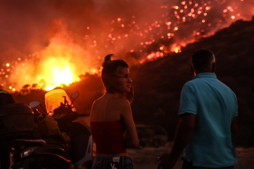 Φωτιά στην Κερατέα: «Έτρεχε» με ένα χλμ. την ώρα – Τι είδαν οι δορυφόροι – Ερευνητής αναλύει τα στοιχεία