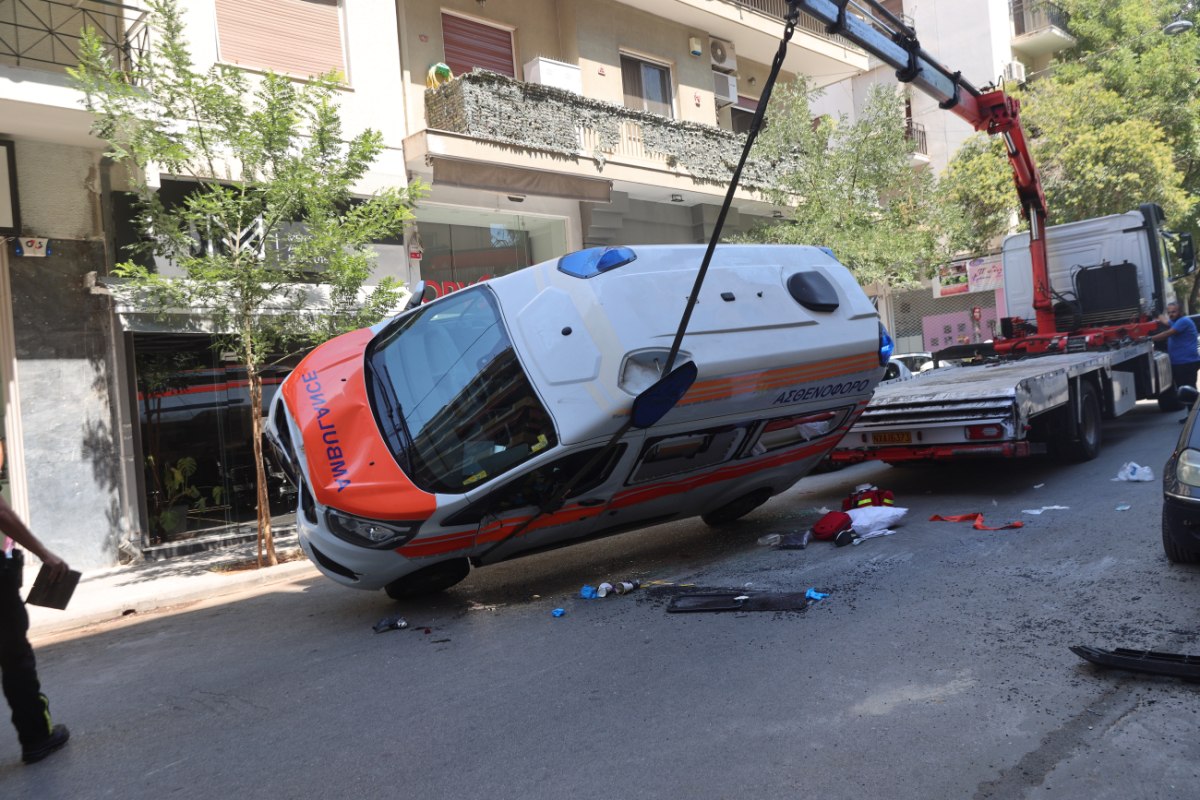 Γουδί: Νεκρός ο ασθενής τον οποίο μετέφερε το ασθενοφόρο που ανετράπη