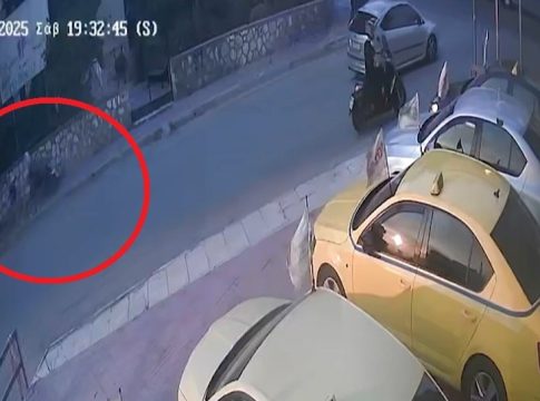 Παλαιό Φάληρο: «Χτύπησε στο μπάνιο και το άφησα στην παραλία» – Τι λέει η μητέρα του νεκρού κοριτσιού