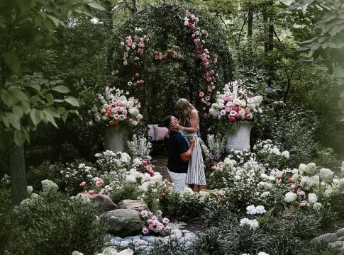 Η Τέιλορ Σουίφτ και ο Τράβις Κέλσι αρραβωνιάστηκαν- «Η καθηγήτρια αγγλικών και ο γυμναστής σας παντρεύονται»