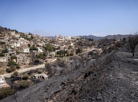 Η χώρα του «Pass» της κυβέρνησης Μητσοτάκη – «Χίος Pass» προτείνει ο Μηταράκης και για το νησί μετά τις φωτιές