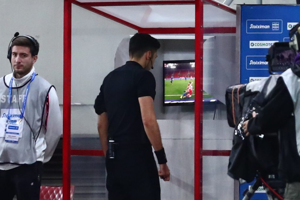 Οι τρεις εκκρεμότητες στη διαιτησία και στο VAR