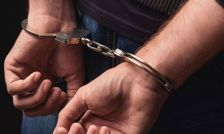 Άρπαξε κοσμήματα αξίας 23.000 ευρώ από σπίτι και τον έπιασαν στο πλοίο για Καβάλα