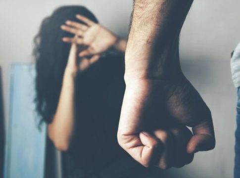 Χανιά: Τουλάχιστον δέκα μαχαιριές δέχθηκε η 46χρονη από τον σύντροφό της – Στον ανακριτή την Τρίτη ο 56χρονος