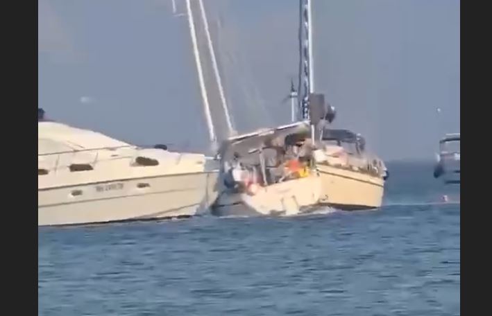 Σκάφος συγκρούστηκε με δύο ιστιοφόρα στην Ερείκουσα – Βίντεο ντοκουμέντο