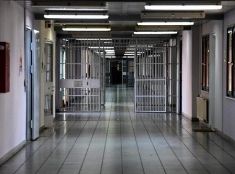 Σάμος: Στη φυλακή ο γυμνασιάρχης που κατηγορείται για βιασμό και ασέλγεια σε βάρος ανηλίκων